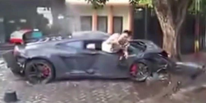 Peperdure Lambourghini niet onder controle, 3 mensen aangereden
