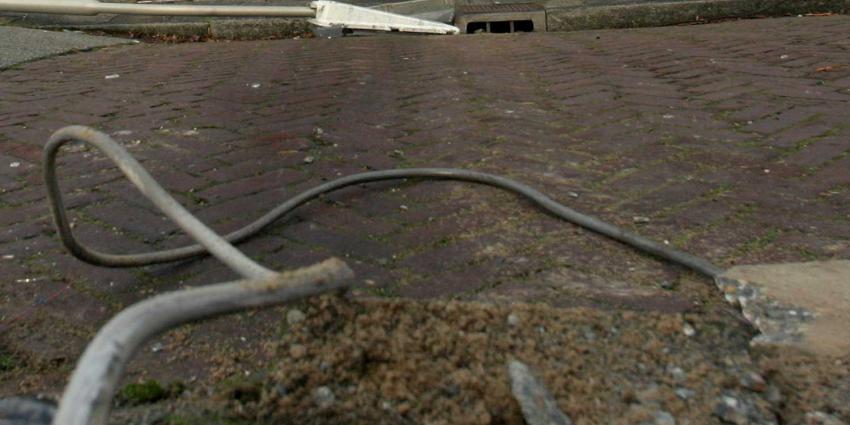 Politie pakt dronken bestuurder door spoor van brokstukken te volgen