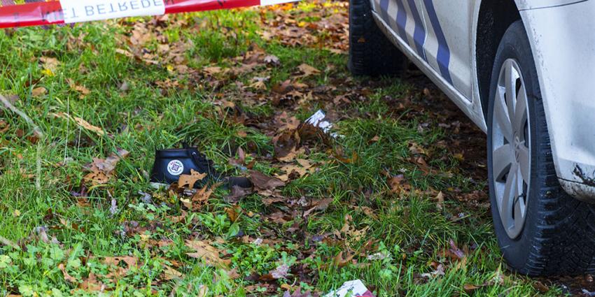 Politie vindt lichaam in berm