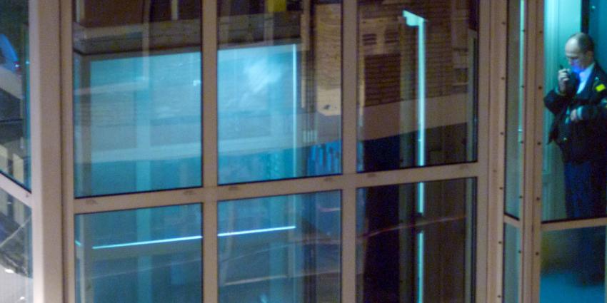 Vrouw overleden na beknelling in lift