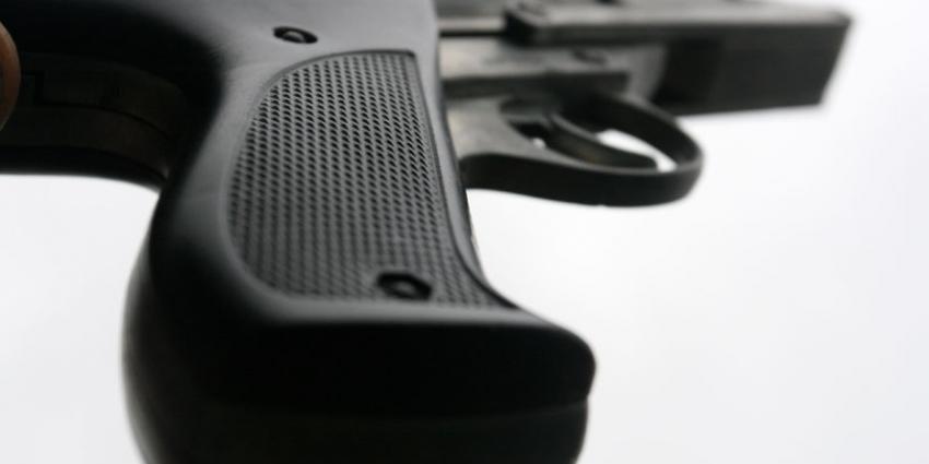 Agent trekt vuurwapen voor jongens met ‘vuurwapen’
