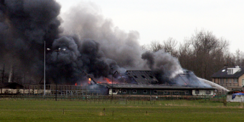 Grote brand bij manege in Wilnis