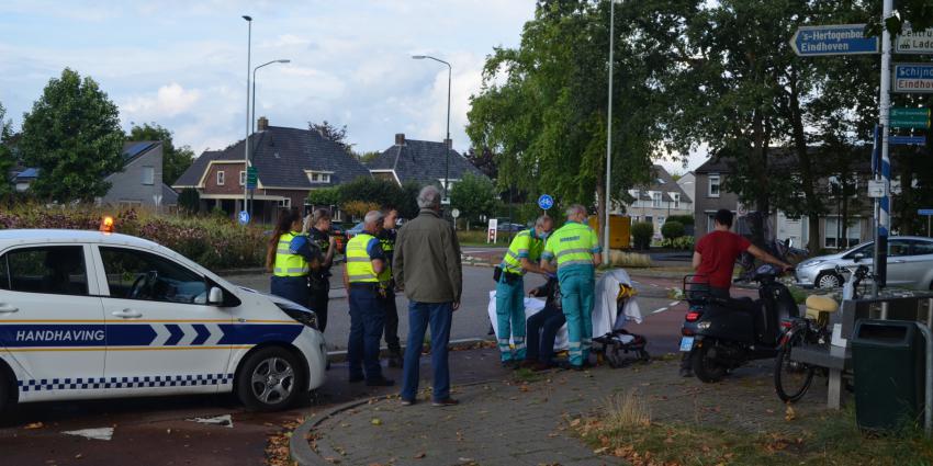 Hulpverleners ontfermen zich over slachtoffer