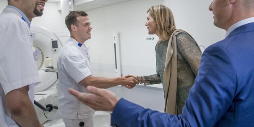Koningin Máxima bezoekt UMCG Protonentherapiecentrum