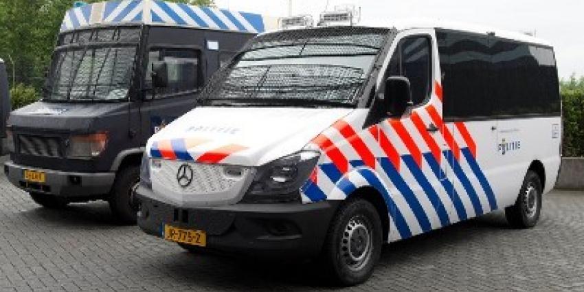 Mobiele eenheid krijgt witte voertuigen met politiestriping