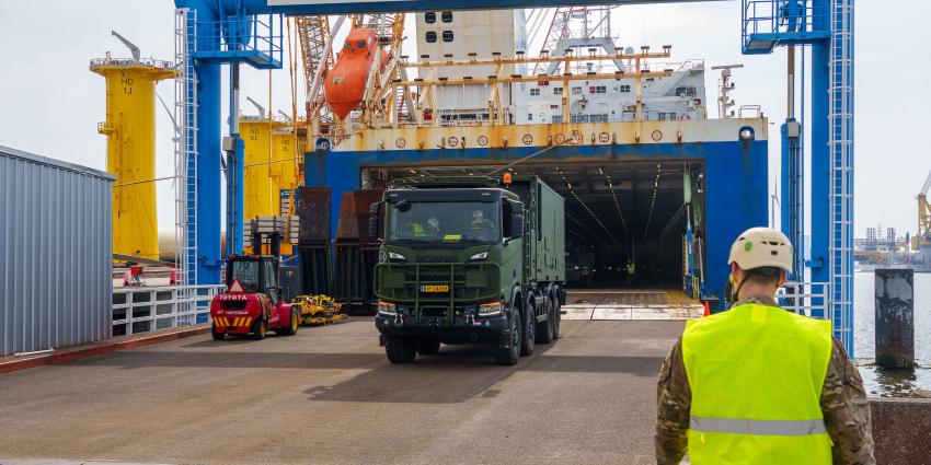 Militair konvooi eemshaven