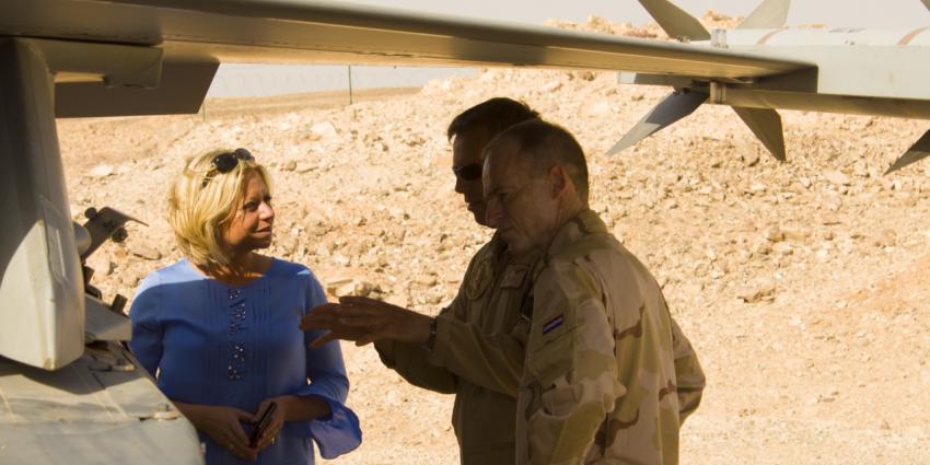 Overleeft VVD-minister Jeanine Hennis (Defensie) debat