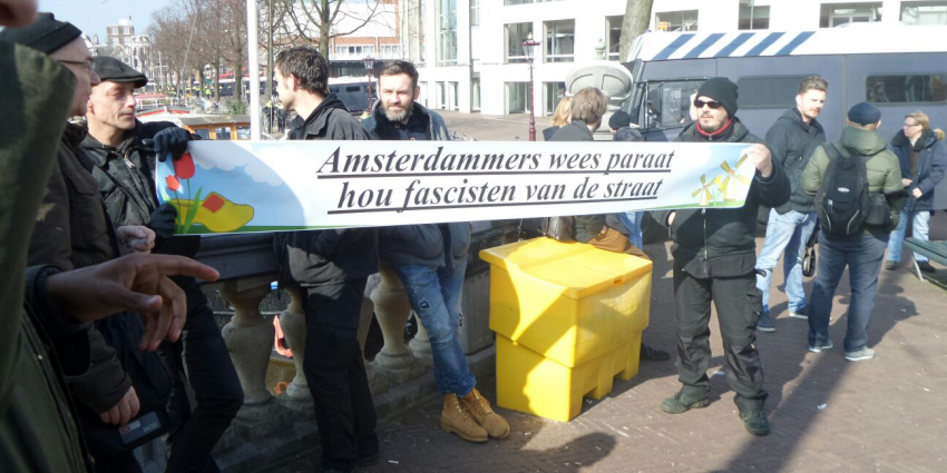 Rechts demonstreert tegen links in Amsterdam