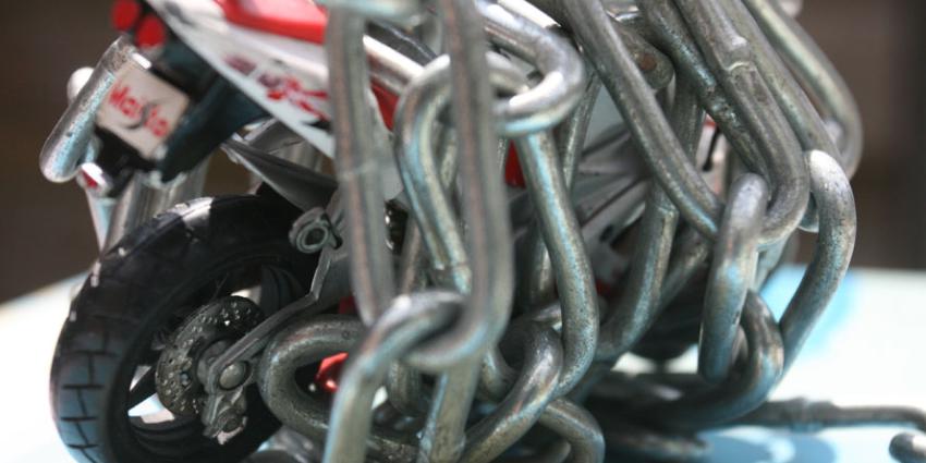 Motoreigenaar 'koopt' gestolen motor terug, dieven op de vlucht