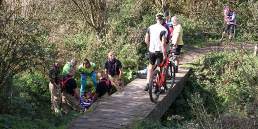  Mountainbiker gewond na val in Broekpolder in Vlaardingen 