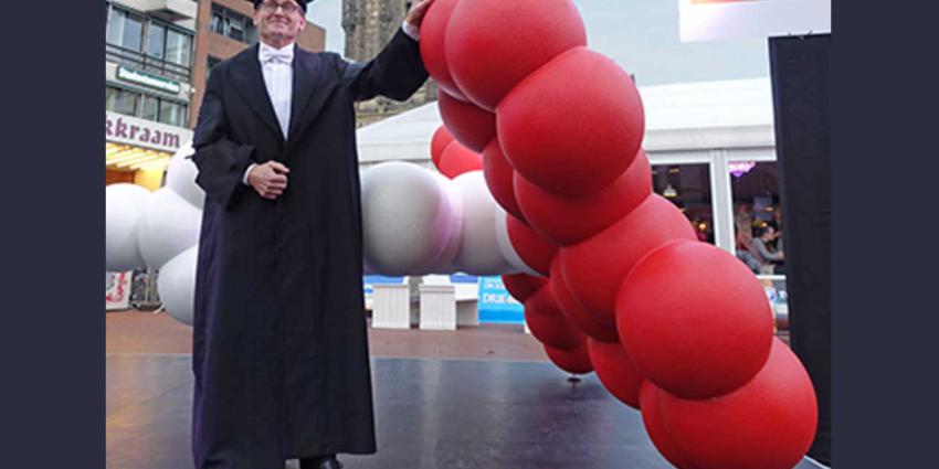 Levensgrote nanocar Ben Feringa op Grote Markt Groningen