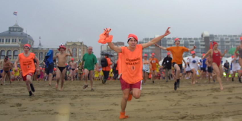 Foto van nieuwjaarsduik Scheveningen | Archief EHF