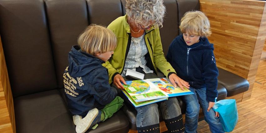 Nederlandse senioren verbergen pijn voor kleinkinderen