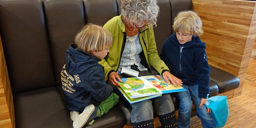 Nederlandse senioren verbergen pijn voor kleinkinderen
