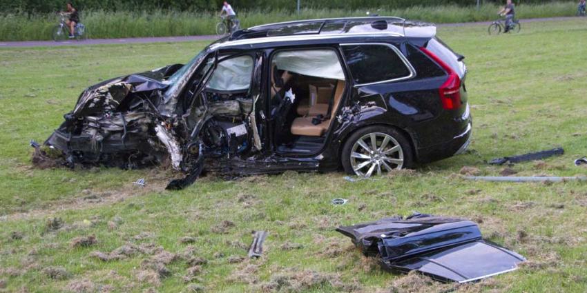 Kinderen komen met de schrik vrij na crash met auto