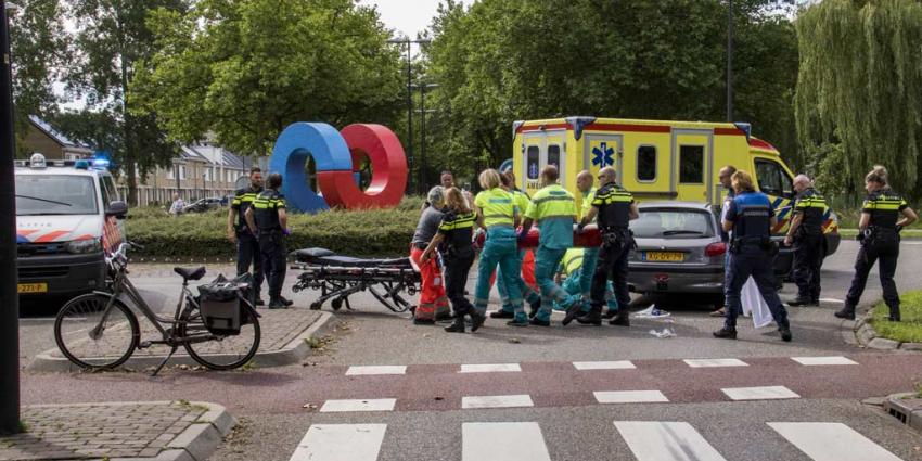 Fietser zwaargewond na aanrijding met auto in Vlaardingen