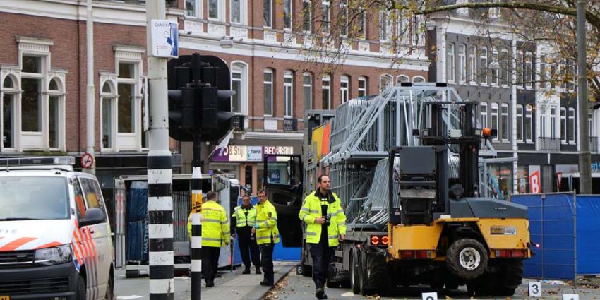 Fietster zwaargewond na ongeval met vrachtauto in Amsterdam