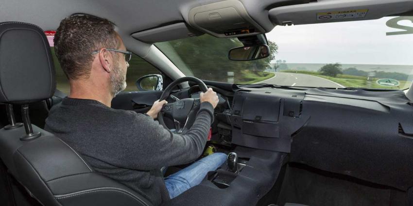 Teaserfoto's nieuwe Opel Insignia vrijgegeven