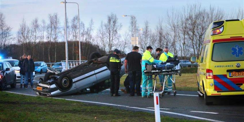 Auto over de kop in Gieten