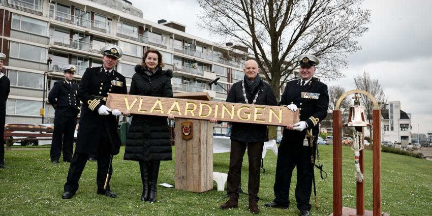 Overhandiging naambord Vlissingen