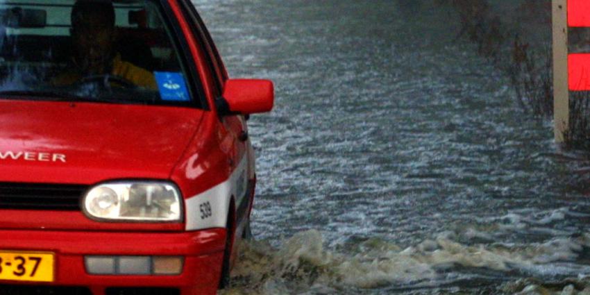 overstroming-brandweerauto