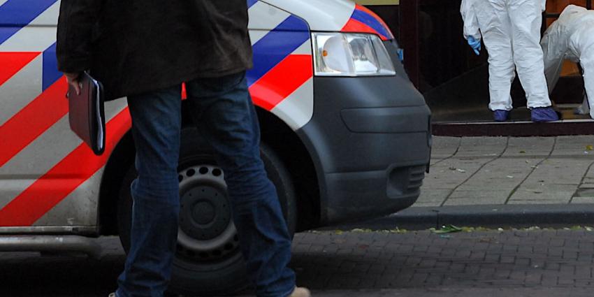 Semi-automatische vuurwapens aangetroffen in woning Amsterdam