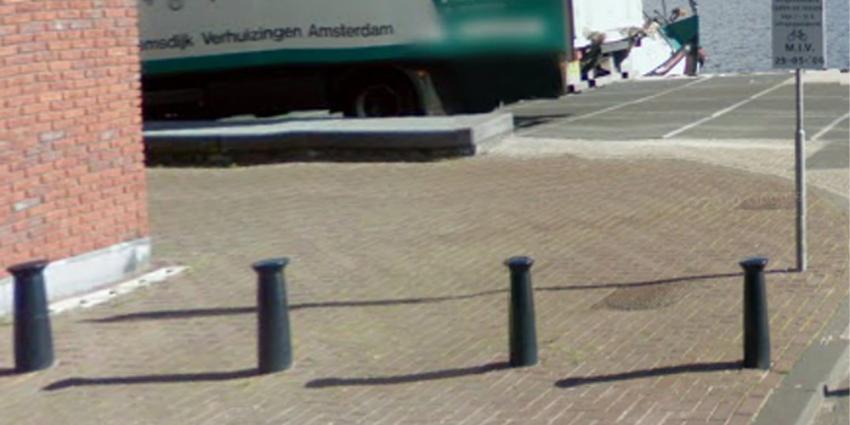 Foto van paaltjes Veemkade | Google Streetview