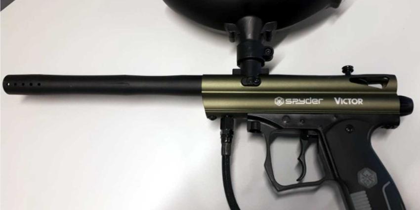 Paniek om verdachte die met geweer vanuit auto aan het knallen is