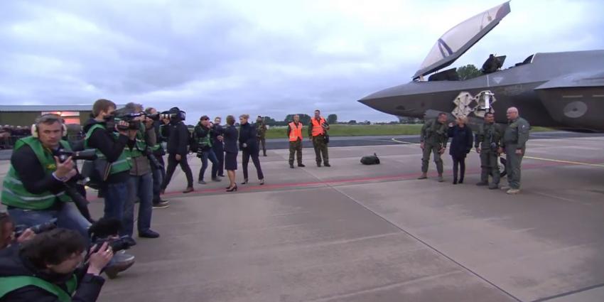 F-35 jachttoestellen geland op vliegbasis Leeuwarden