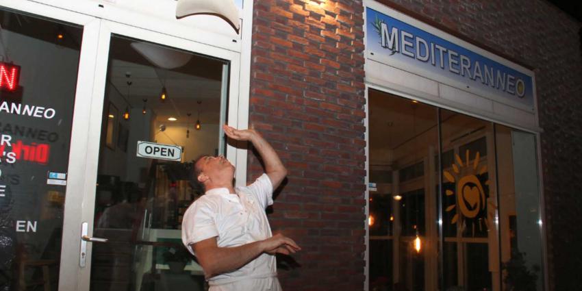 Eigenaar pizzeria onwel, pizzabakken gaat door