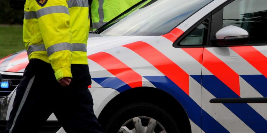 Zwaarbewapende agenten bewaken gebouw in Den Haag