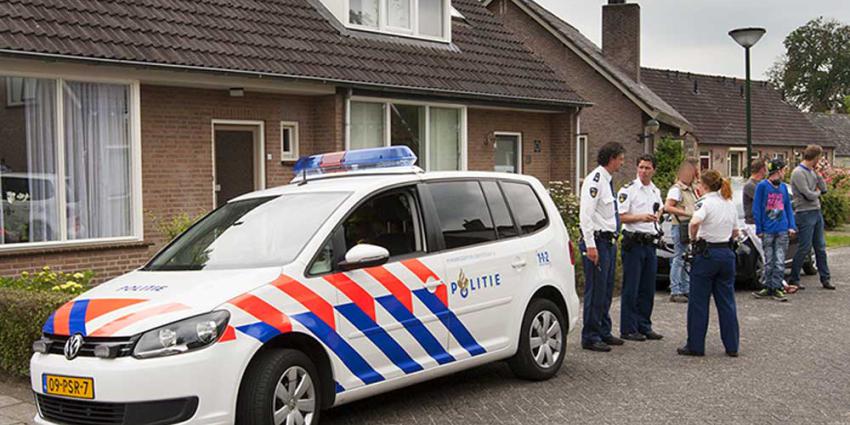 Foto van politie auto woning | Sander van Gils | www.persburosandervangils.nl