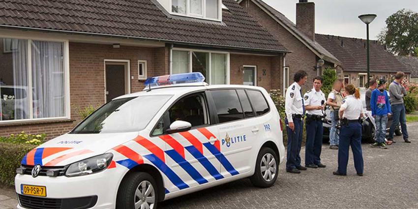 Foto van politie auto woning | Sander van Gils | www.persburosandervangils.nl