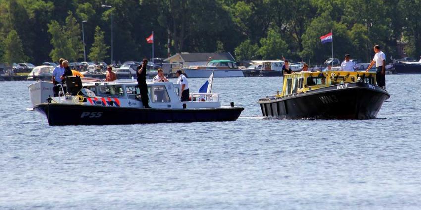 Foto van politieboot op water | BON