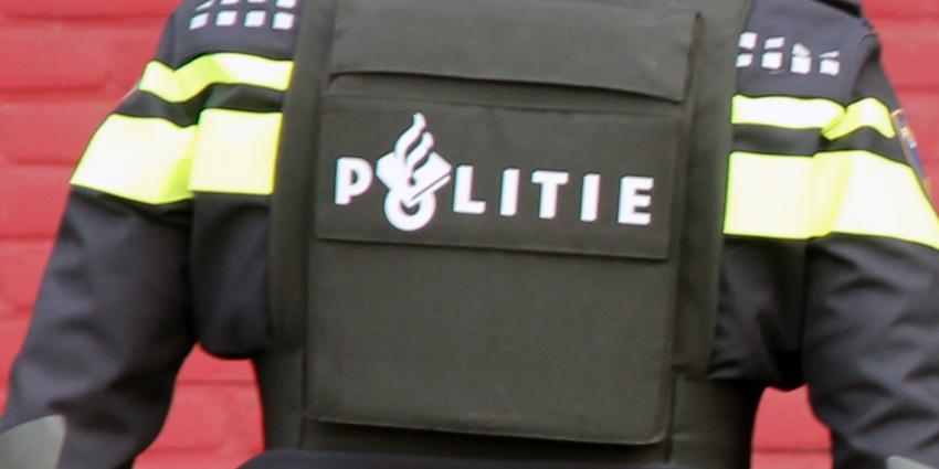 Agenten in kogelwerende vesten pakken vuurwapengevaarlijke verdachte op