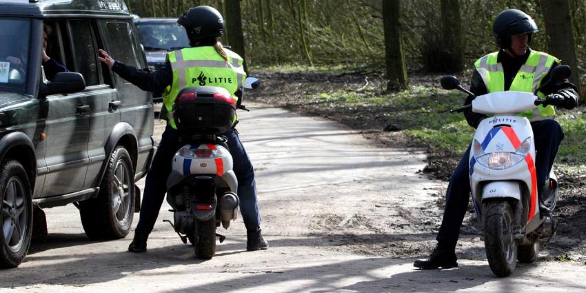 politie-scooter-bos