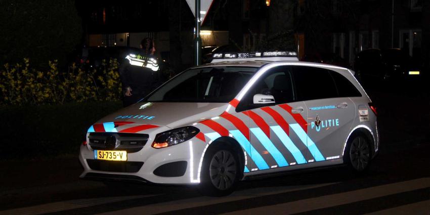 politieauto-reflectie-donker