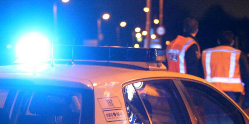 Man rijdt rond met drie messen en wapenstok 