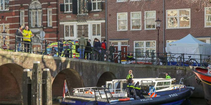 Politie treft lichaam aan in Amsterdamse gracht