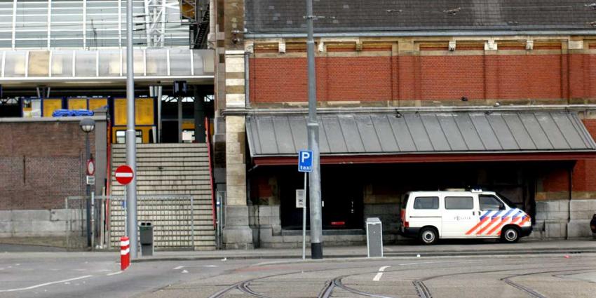 Internationaal gezochte zakkenroller op Amsterdam Centraal aangehouden
