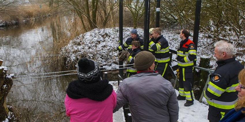 Opvarenden gered van vastgelopen Sint Janspontje in Liempde 