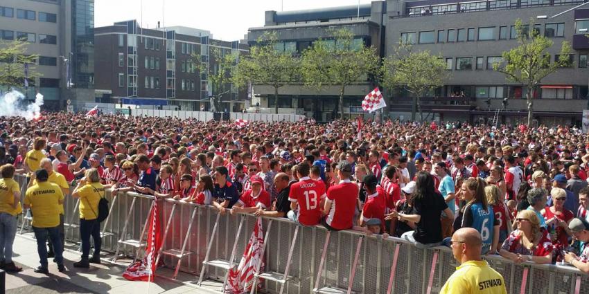 Stadhuisplein Eindhoven stroomt vol voor dubbel feestje