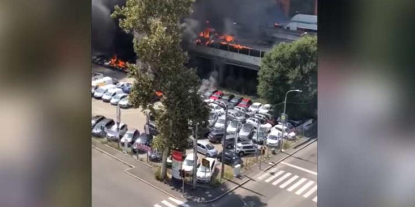 Doden en tientallen gewonden bij grote explosie tankwagen in Italië