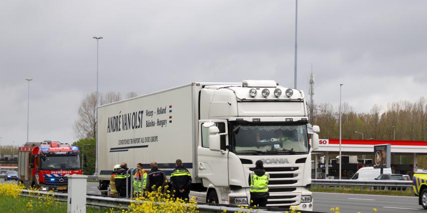 brandweer inspecteert vrachtwagen