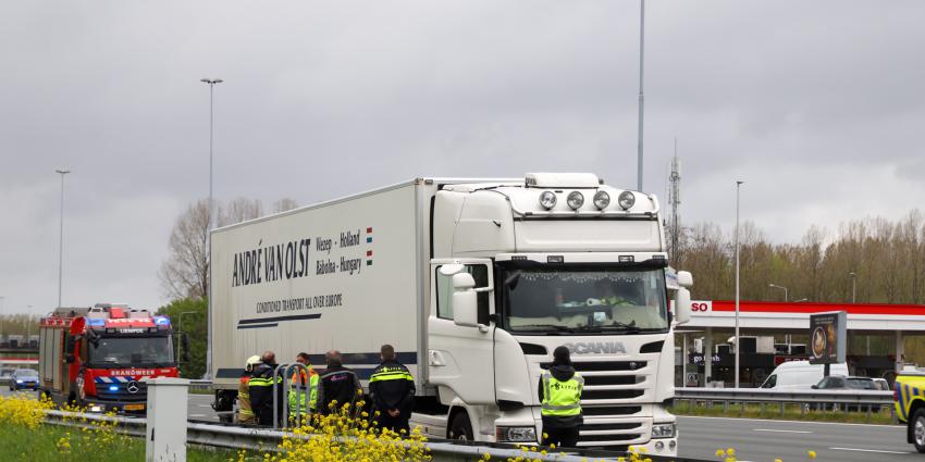 brandweer inspecteert vrachtwagen