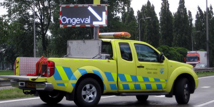 Puinhoop op A59 door ongevallen