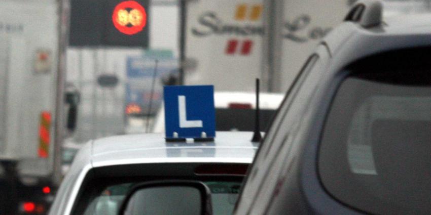 Twee derde geslaagde rijbewijskandidaten jonger dan 21