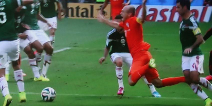 Huntelaar schiet Oranje naar kwartfinale