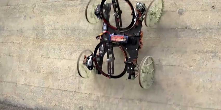 Robotwagentje kan verticaal tegen een muur oprijden