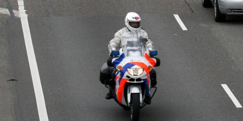 Betogers tegen Zwarte Piet klem gereden door voorstanders op A7